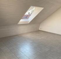 1 Zimmer Wohnung Dachgeschoss - 550,00&nbsp;EUR Kaltmiete, ca.&nbsp; 30,00&nbsp;m&sup2; in Rüsselsheim am Main (PLZ: 65428)