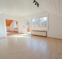 Helle 4-Zimmer-Wohnung mit großem Balkon & Küche in Steiningloh - Hirschau