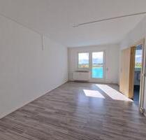 *Ab 01.12.2025 - Renovierte 3 Zimmer Wohnung mit Balkon in der 1. Etage* - Aken (Elbe)