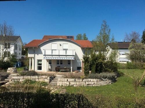 Foto - Schöner Wohnen im 5,5-Zi-Einfamilienhaus mit großem Garten, Naturteich und Doppelgarage