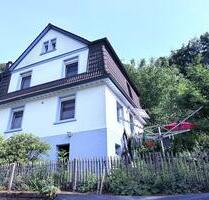 Einfamilienhaus & Garagenhaus auf großem Grundstück - Altena