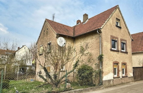 Foto - Freistehendes Haus in Insheim – sanierungsbedürftig mit Potenzial