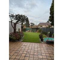 Mehrfamilienhaus Oberhausen - 350.000,00 EUR Kaufpreis, ca.  250,00 m² in Oberhausen (PLZ: 46147) Schmachtendorf