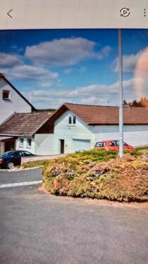 Foto - Wohnhaus mit neben Gebeute mit schönen Garten mit Garage und !