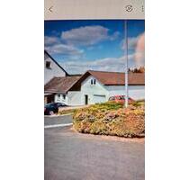 Wohnhaus mit neben Gebeute mit schönen Garten mit Garage und ! - Ronshausen