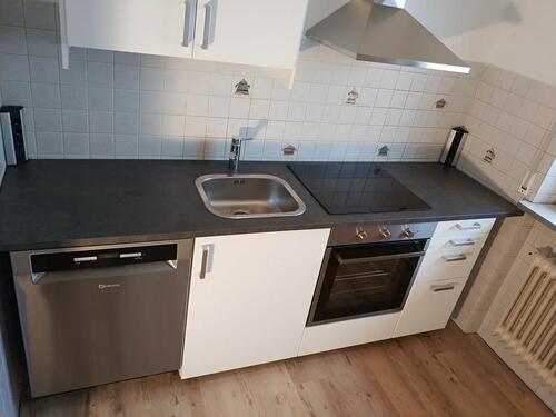 Foto - Moderne renovierte Wohnung 2 Zimmer mit Einbauküche + Parkplatz