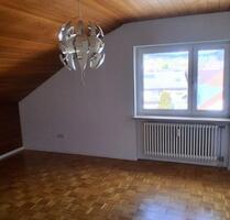 Helle 2-Zimmer-Dachgeschoss-Wohnung in Steinen zu vermieten