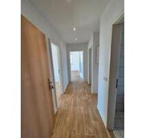 3 Raumwohnung, Balkon, Küche + Bad mit Fenster - Bitterfeld-Wolfen