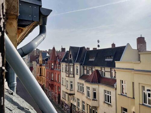 Foto - Ganz oben und mit großzügig-individuellem Schnitt. 2-Raum-Wohnung am August-Bebel-Platz in Halle