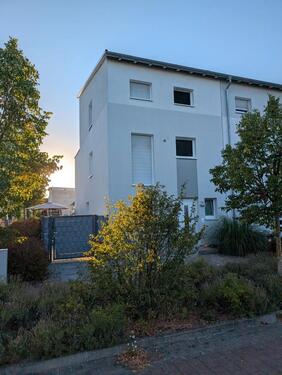 Foto - Urlaub zu Hause: Modernes Reiheneckhaus mit Dachterrasse und Pool