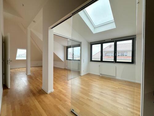 Foto - Dachgeschoss, EBK, Tiefgarage - 1.020,00&nbsp;EUR Kaltmiete, ca.&nbsp; 79,27&nbsp;m&sup2;