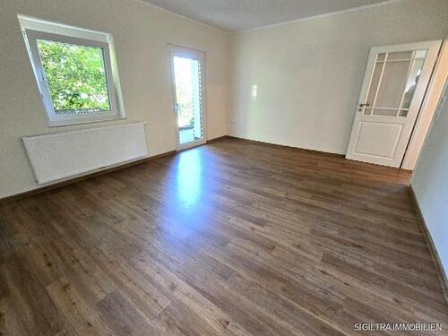 Foto - Top-saniert & bezugsbereit – Stilvolle Obergeschosswohnung mit Balkon in Börger