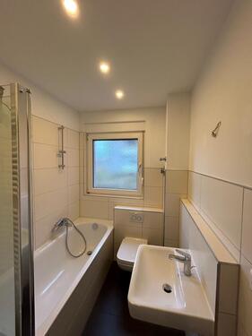 Foto - WO GEMÜHTLICHKEIT AUF MODERNE TRIFFT - EG-Wohnung mit EBK & Balkon