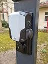 Foto - Moderner E-Stellplatz mit Ladesäule