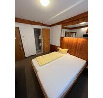 Möblierte Zimmer mit eigenem Bad in Stuttgart-Feuerbach – U-Bahn gegenüber – Parkplätze vorhanden