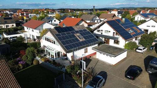 Foto - ☆Idyllisches Ein-Zweifamilienhaus mit Pool und 80% Autarkie☆