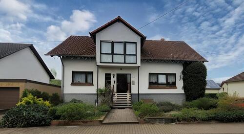 Foto - Geräumiges Wohnhaus in guter Lage