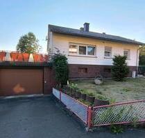 Freistehendes Winkel-Haus - 190.000,00&nbsp;EUR Kaufpreis, ca.&nbsp; 230,00&nbsp;m&sup2; in Bad Endbach (PLZ: 35080)