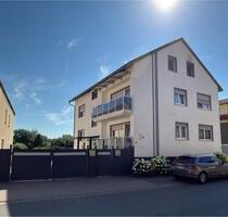 Zweifamilienhaus mit Traumgarten! Solardach neue Doppelgarage - Schlüsselfeld