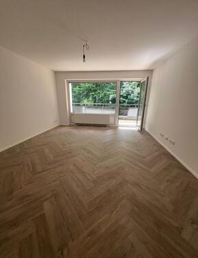 Foto - Kernsanierte 3,5 Zimmer-Wohnung mit Balkon & Stellplatz