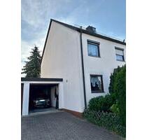 Doppelhaushälfte mit großer Garage am Haus und Garten - Oberasbach