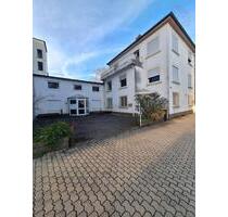 Große Büro oder Praxisräume mit kleiner Wohnung in Saarlouis City zu vermieten.