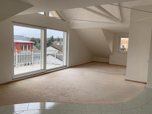 Foto - Helle, großräumige 3-Zimmer Dachgeschoss-Wohnung