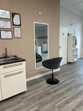 Foto - Friseurplatz zu vermieten in Kosmetikstudio