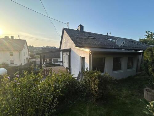 Foto - Zweifamilienhaus mit Doppelgarage, Sauna und großem Garten