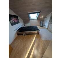 2,5 Zimmer DG-Wohnung 72,5 m2 mit Einbauküche und Gartenanteil - Dornburg