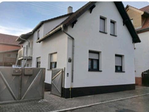 Foto - 4 Zimmer Wohnung zu Vermieten - 1.400,00&nbsp;EUR Kaltmiete, ca.&nbsp; 140,00&nbsp;m&sup2;
