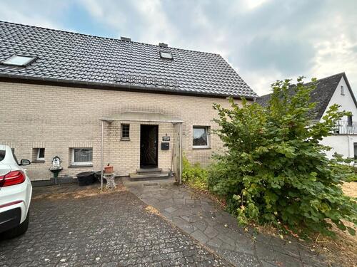 Foto - Freistehendes Einfamilienhaus mit großem Grundstück und Werkstatt
