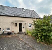 Freistehendes Einfamilienhaus mit großem Grundstück und Werkstatt - Ulmen