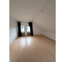 Frisch renovierte 5-ZKB-Dachgeschosswohnung - Blomberg