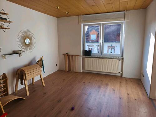 Foto - Großzügiges Wohnglück auf zwei Etagen: 5 ZKB mit Garten & Stellpl