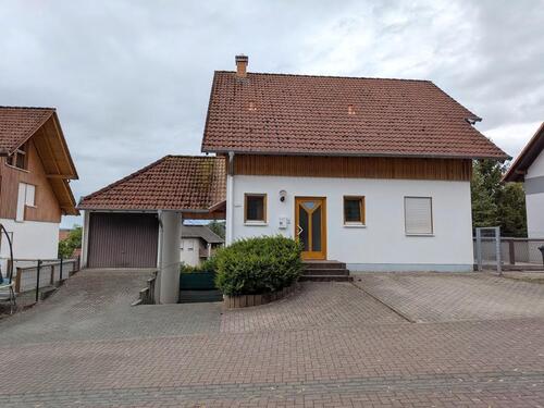 Foto - Freistehendes Einfamilienhaus mit Einliegerwohnung, ruhige Lage