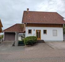 Freistehendes Einfamilienhaus mit Einliegerwohnung, ruhige Lage - Steinwenden
