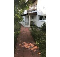 Stadtvilla in den Felsenhang gebaut - Hermersberg