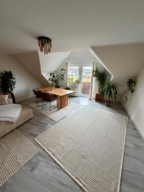 Foto - Großzügige 2-Zimmerwohnung mit wohnlich ausgebautem Dachboden