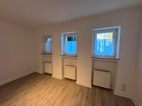 Foto - Frisch renovierte 2-Zimmer Souterrain-Anliegerwohnung