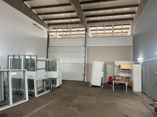 Foto - Gewerbehalle mit 200m2 - 1.300,00 EUR Kaltmiete,