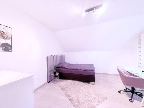 Foto - Renoviertes Zimmer in 4er WG (Männer) frei *Preis inkl NK, Möbeln