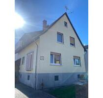 Zweifamilienhaus mit großem Garten, Garage & Ausbaupotenzial - Laubach