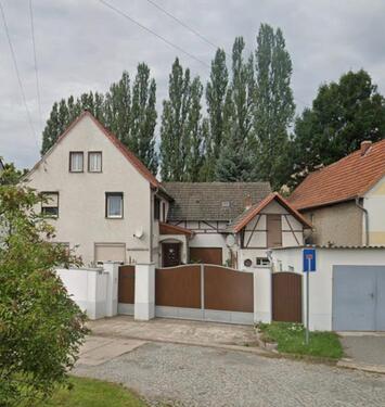 Foto - Hausgrundstück mit Garage zu verkaufen (Größe: 400m²)