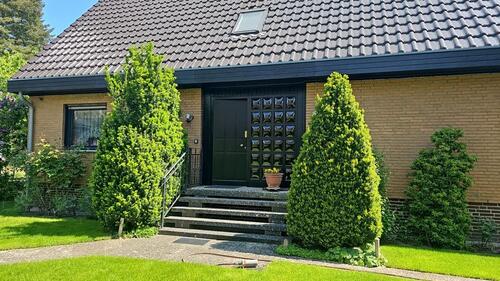 Foto - Großzügiges freistehendes Zweifamilienhaus 245qm Wohnfl. 9 Zimmer
