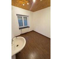 KOSMETIKRAUM - 350,00&nbsp;EUR Kaltmiete, ca.&nbsp; 1,00&nbsp;m&sup2; in Augsburg (PLZ: 86165) Lechhausen