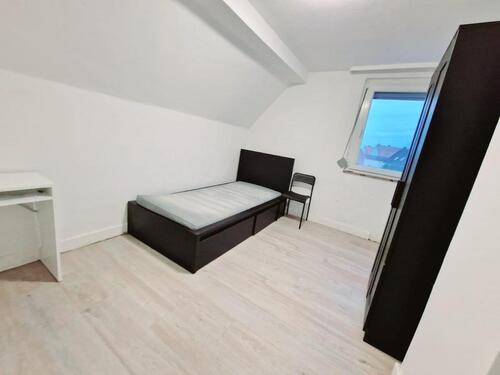 Foto - Wohnung mit 4 Zimmer - 1.400,00&nbsp;EUR Kaltmiete, ca.&nbsp; 96,00&nbsp;m&sup2;