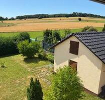 Zweifamilienhaus mit großem Grundstück, 2 GaragenBalkone - Hessisch Lichtenau