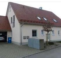 Neuwertige 5-Zimmer-DG-Wohnung mit Balkon, Garten und Garage - Deiningen