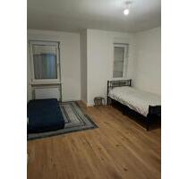 Zimmer in einer 3- Zimmer Wohnung zu vermieten - Berlin Lichtenberg